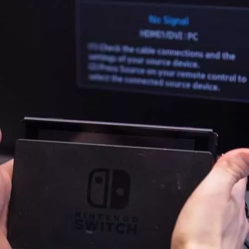 nintendo-switch-tv-flickers-black-repair